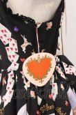 画像4: BABY,THE STARS SHINE BRIGHT / Alice in the Crystal Palace柄Heartジャンパースカート  クロ O-26-04-01-046-BA-OP-IG-OS (4)