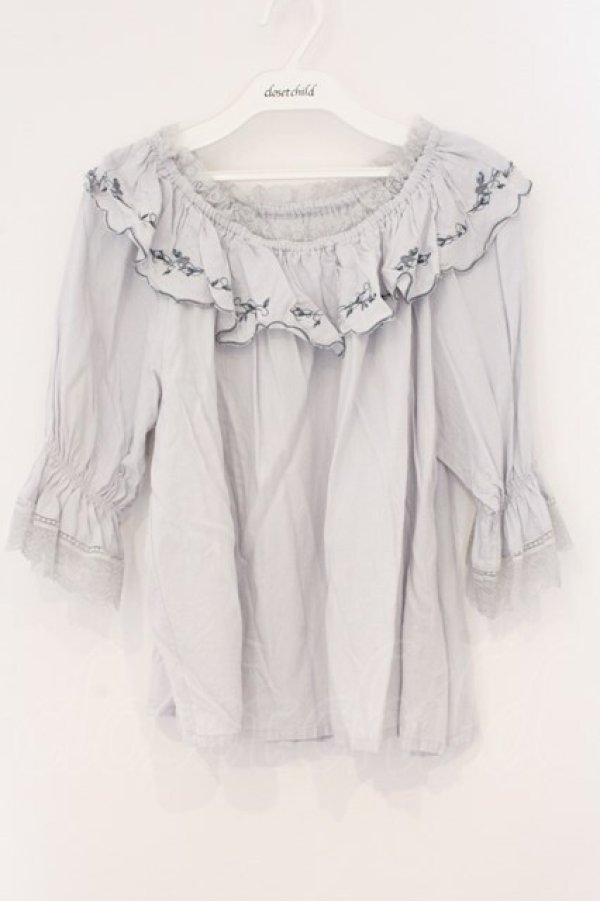 画像1: an another angelus / ローズ刺繍オフショルブラウス  グレー O-26-04-04-005-CA-BL-IG-OS (1)