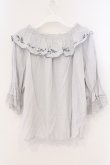 画像3: an another angelus / ローズ刺繍オフショルブラウス  グレー O-26-04-04-005-CA-BL-IG-OS (3)