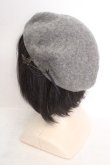 画像2: axes femme / レザーパイピングベレー帽  グレー O-26-04-04-1022-AX-AC-IG-OS (2)