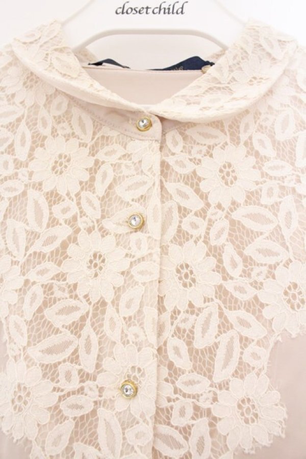 画像2: an another angelus / レースヨークプリーツブラウス  ベージュ O-26-04-04-011-CA-BL-IG-OS (2)