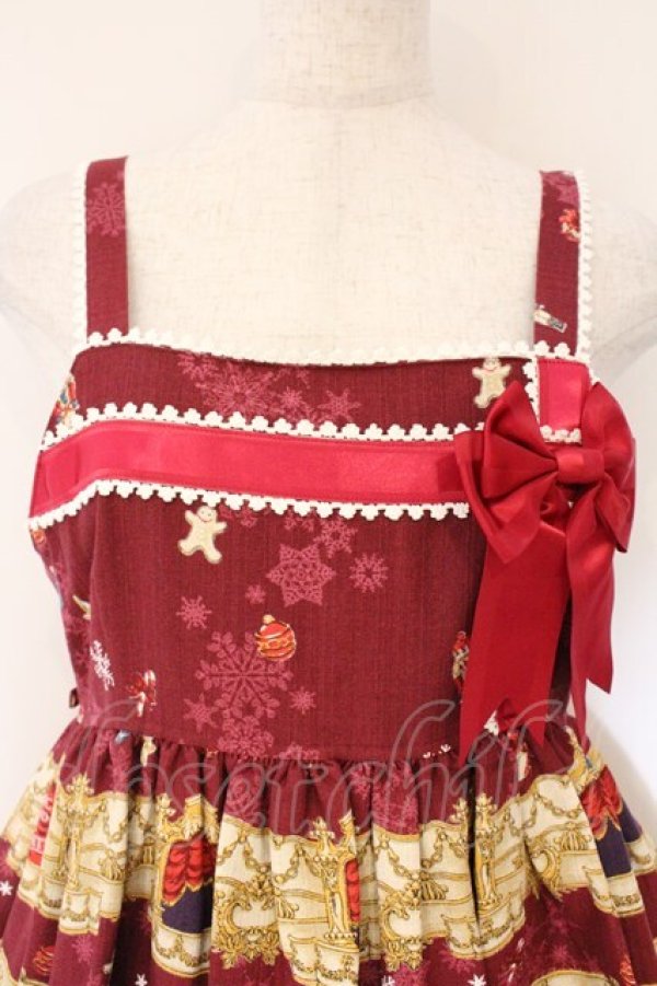 画像2: ALICE and the PIRATES / 雪降る聖夜の不思議な贈り物柄プレゼントリボンジャンパースカート  えんじ O-26-04-06-065-PA-OP-IG-OS (2)
