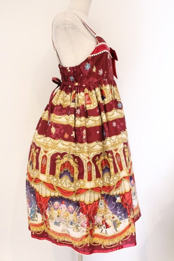 画像4: ALICE and the PIRATES / 雪降る聖夜の不思議な贈り物柄プレゼントリボンジャンパースカート  えんじ O-26-04-06-065-PA-OP-IG-OS (4)