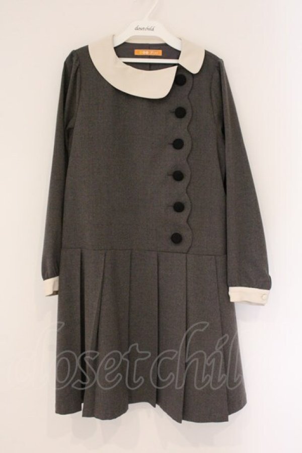 画像1: Fi.n.t / スカラップ使いサイド衿ワンピース  グレー O-26-04-06-098-CA-OP-IG-OS (1)