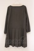 画像3: Fi.n.t / スカラップ使いサイド衿ワンピース  グレー O-26-04-06-098-CA-OP-IG-OS (3)