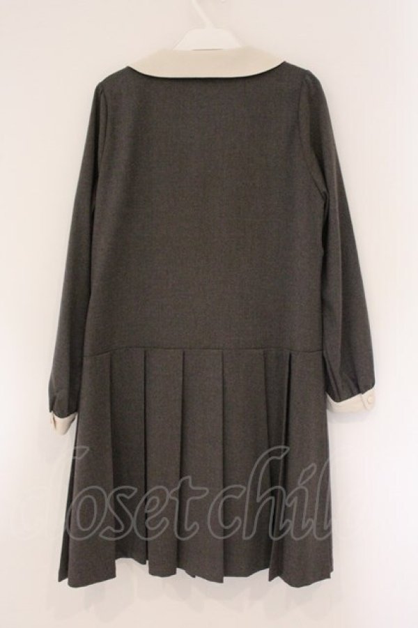 画像3: Fi.n.t / スカラップ使いサイド衿ワンピース  グレー O-26-04-06-098-CA-OP-IG-OS (3)