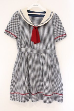 画像: Fi.n.t / ギンガムセーラーワンピース  クロ×オフシロ O-26-04-06-102-CA-OP-IG-OS