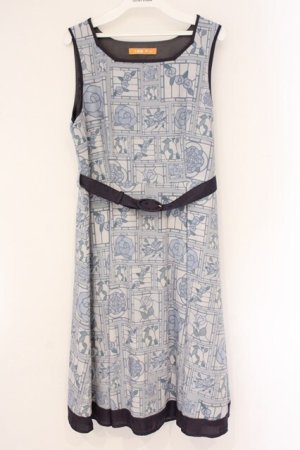 画像: Fi.n.t / ローズステンドグラス柄ジャンパースカート  ベージュ O-26-04-06-107-CA-OP-IG-OS