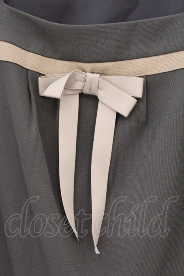 画像2: Fi.n.t / プレゼントリボンバイカラージャンパースカート  グレー×ベージュ O-26-04-06-108-CA-OP-IG-OS (2)