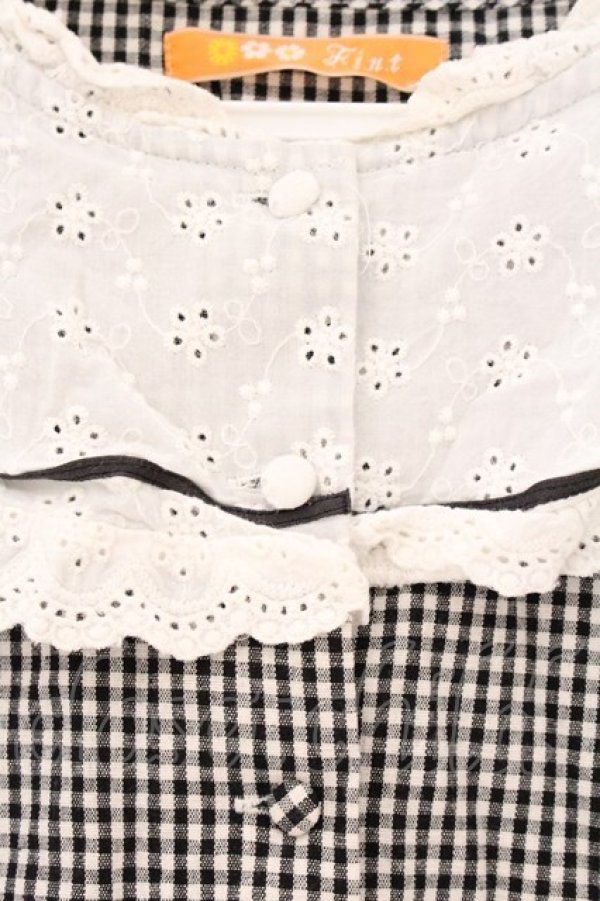 画像2: Fi.n.t / ライン使いコットンレースヨークブラウス  クロ×シロ O-26-04-06-125-CA-BL-IG-OS (2)