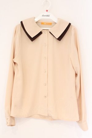 画像: Fi.n.t / ダブル衿配色タイ付きブラウス  ベージュ×ブラウン O-26-04-06-014-CA-BL-IG-OS
