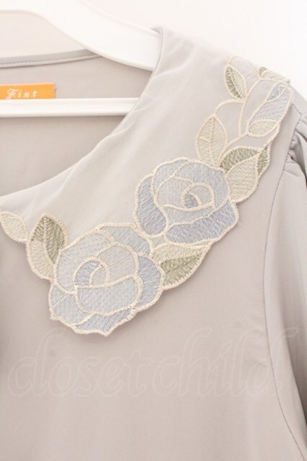 画像2: Fi.n.t / ステンドグラス風シアー衿ブラウス  ベージュ O-26-04-06-016-CA-BL-IG-OS (2)