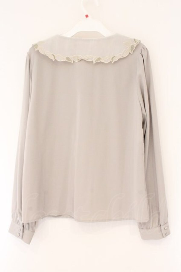 画像3: Fi.n.t / ステンドグラス風シアー衿ブラウス  ベージュ O-26-04-06-016-CA-BL-IG-OS (3)