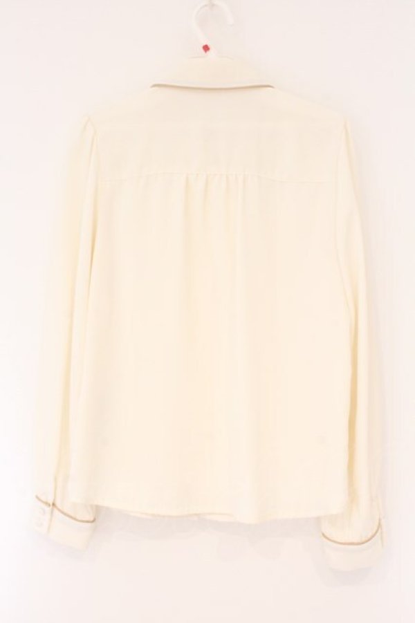 画像3: F i.n.t / 金縁ティーカップ衿ブラウス  アイボリー O-26-04-06-024-CA-BL-IG-OS (3)