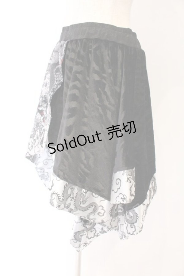 画像2: Qutie Frash / DSアシメスカート  ブラック O-26-04-07-045-QU-SK-OW-OS (2)