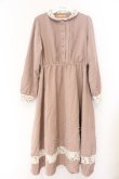 画像1: Fi.n.t / レース使い丸衿ワンピース  ピンクベージュ O-26-04-07-003-CA-OP-IG-OS (1)
