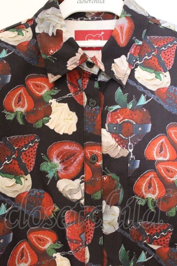 画像2: Jamieエーエヌケー / 絵画タッチイチゴ柄BIgシャツ  クロ O-26-04-11-087-0-OP-IG-OS (2)