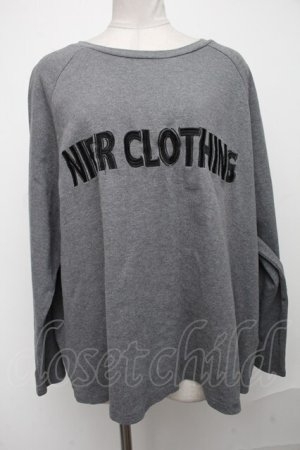 画像: NieR Clothing / ロゴ刺繍トップス  グレー S-25-01-05-025-PU-TO-AS-ZT139