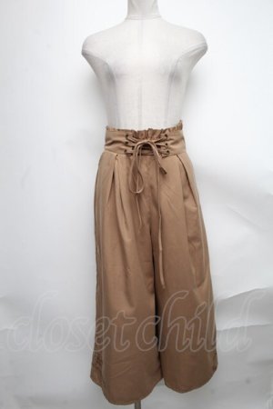 画像: axes femme / 裾刺繍タック入りワイドパンツ  ベージュ S-25-01-15-087-AX-PA-AS-ZT252