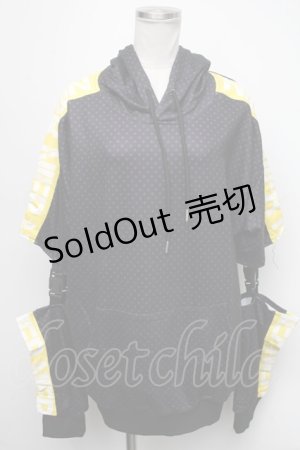 画像: NieR Clothing / バックルデザイン半袖パーカー  黒ｘイエロー S-25-01-22-1061-PU-TO-AS-ZS
