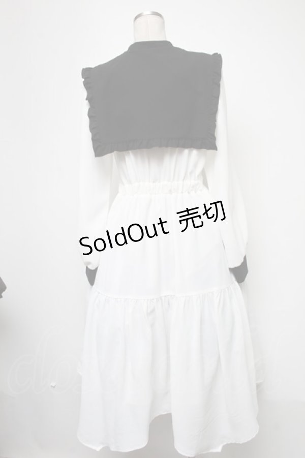 画像2: axes femme POETIQUE / チャイナボタン刺繍襟付ワンピース  黒ｘ白 S-25-02-15-053-AX-OP-HR-ZS (2)