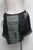 画像2: Qutie Frash / フラップ付きショートパンツ  黒ｘカーキ S-25-03-06-084-QU-PA-AS-ZS (2)