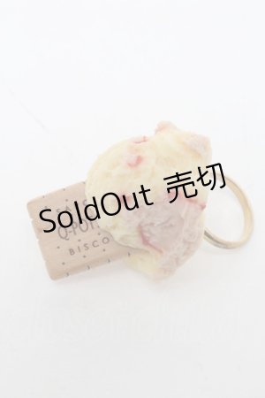 画像: Q-pot. / ストロベリーミルクビスケットアイスリング   S-25-03-06-004-QP-AC-HR-ZS