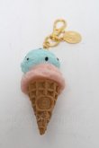 画像1: Q-pot. / ミントチョコレート＆ストロベリーダブルアイスクリームバッグチャーム   S-25-03-10-006-QP-ZA-HR-ZS (1)
