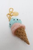 画像2: Q-pot. / ミントチョコレート＆ストロベリーダブルアイスクリームバッグチャーム   S-25-03-10-006-QP-ZA-HR-ZS (2)