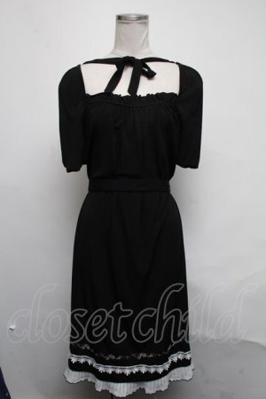 画像: Ozz Croce / 裾プリーツ刺繍ワンピース  黒ｘ白 S-25-03-11-047-OO-OP-HR-ZS