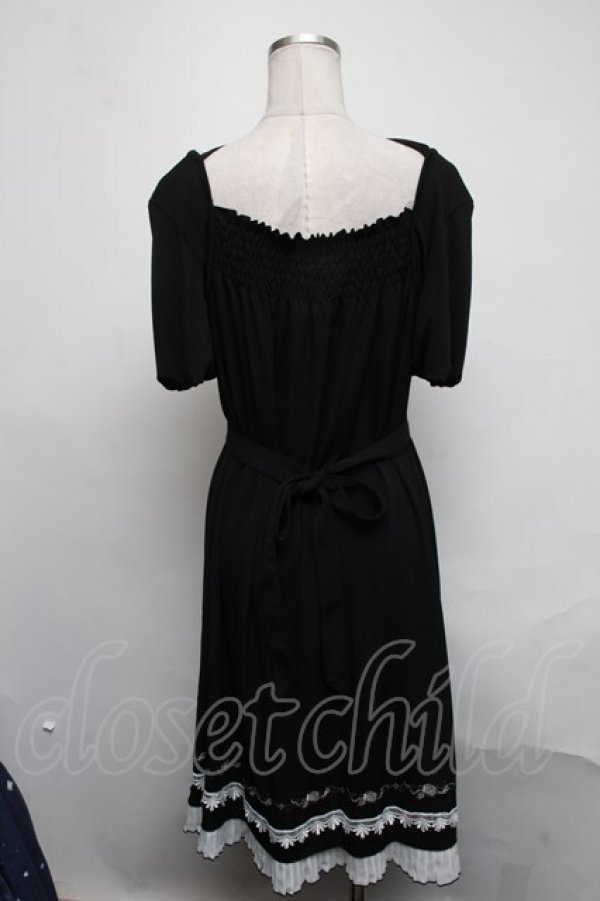 画像2: Ozz Croce / 裾プリーツ刺繍ワンピース  黒ｘ白 S-25-03-11-047-OO-OP-HR-ZS (2)
