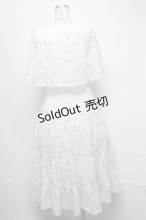 画像2: axes femme / ケープ風レースティアードワンピース  キナリ S-25-03-20-068-AX-OP-HR-ZS (2)