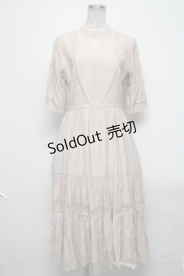 画像1: an another angelus / レース使いティアードロングワンピース  ベージュ S-25-04-14-049-CA-OP-AS-ZS (1)