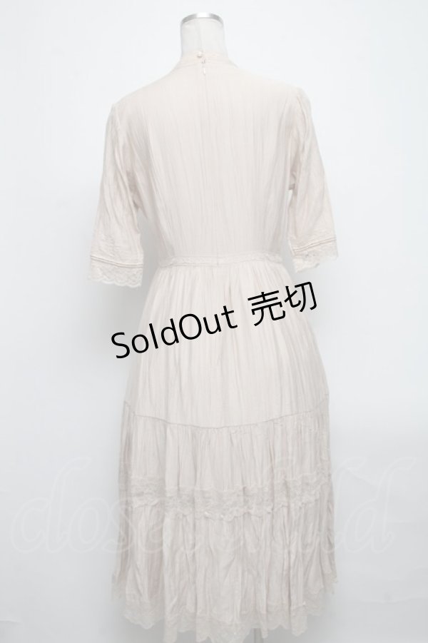 画像2: an another angelus / レース使いティアードロングワンピース  ベージュ S-25-04-14-049-CA-OP-AS-ZS (2)