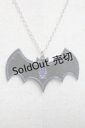 画像: Moi-meme-Moitie / 蝙蝠ロゴアクリルネックレス  黒 S-25-04-15-013-MO-AC-AS-ZS