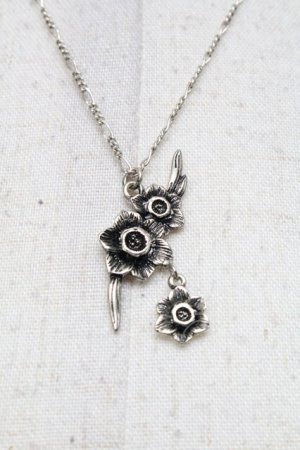 画像: axes femme / フラワーモチーフネックレス  シルバー S-25-04-17-020-AX-CO-HR-ZS