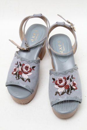 画像: axes femme / 刺繍入りスエードブーツサンダル  サックス S-25-04-18-027-AX-SH-HR-ZT308