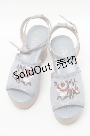 画像: axes femme / 刺繍入りスエードブーツサンダル  サックス S-25-04-18-027-AX-SH-HR-ZT-K002