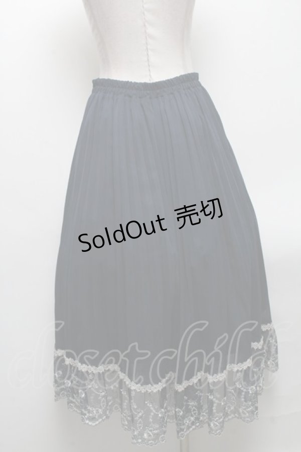 画像2: axes femme / カラー刺繍レースプリーツスカート  紺 S-25-04-19-062-AX-SK-HR-ZS (2)