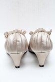 画像3: axes femme / フラワーモチーフサテンパンプス M ベージュ S-25-04-23-006-AX-SH-AS-ZS (3)