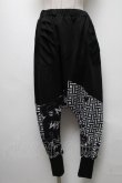 画像1: NieR Clothing / 転写プリントサルエルパンツ  黒 S-25-04-25-059-PU-PA-HR-ZS (1)