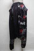 画像2: NieR Clothing / プリントサルエルパンツ  黒 S-25-04-25-064-PU-PA-HR-ZS (2)