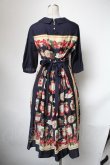 画像2: Jane Marple / Strawberry label scarfのタブリエドレス  ネイビー S-25-05-01-026-JM-OP-HR-ZS (2)