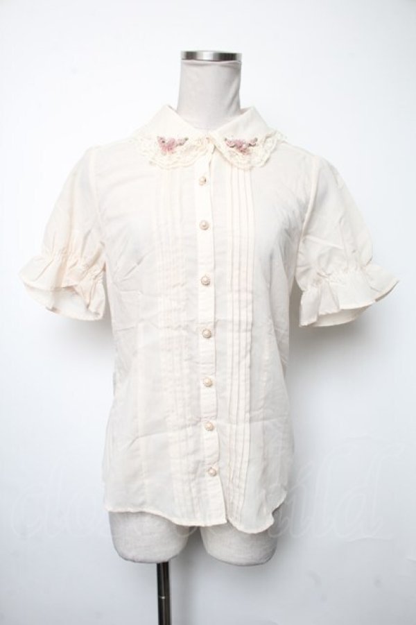画像1: axes femme POETIQUE / お花モチーフ襟ブラウス  ベージュ S-25-05-05-018-AX-BL-HR-ZS (1)