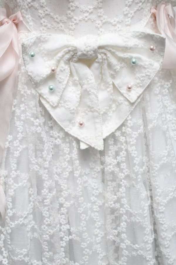 画像3: BABY,THE STARS SHINE BRIGHT / はるちゃんの願いを紡ぐFlower embroideryジャンパースカート  白 S-25-05-14-047-BA-OP-AS-ZS (3)