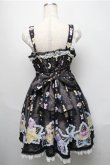 画像2: Angelic Pretty / Dreamy Night Cakesジャンパースカート  黒 S-25-05-20-035-AP-OP-SZ-ZS (2)