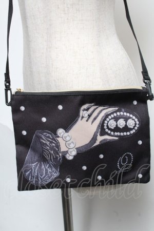 画像: Q-pot. / SEASONAL LOOK BOOK 〜CAKE〜 パールホイップサコッシュ ムック本付録  黒 S-25-05-21-019-QP-BG-AS-ZS