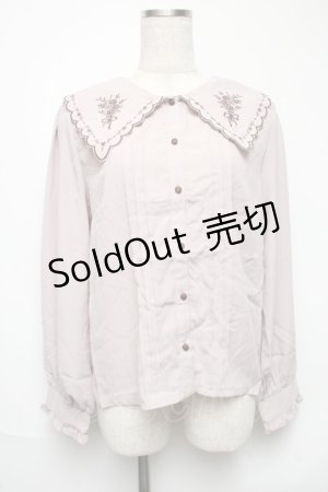 画像: axes femme POETIQUE / フラワー刺繍スカラップ襟ブラウス  ベージュ S-25-05-28-025-AX-BL-AS-ZS