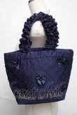 画像1: Maison de FLEUR / ダイヤキルトリボンフリルハンドルトートバッグ  紺 S-25-06-01-023-LO-BG-HR-ZS (1)