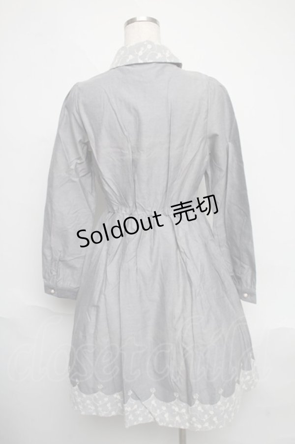 画像2: axes femme / チュールレース使いシャツワンピース  グレー S-25-06-09-051-AX-OP-HR-ZI (2)